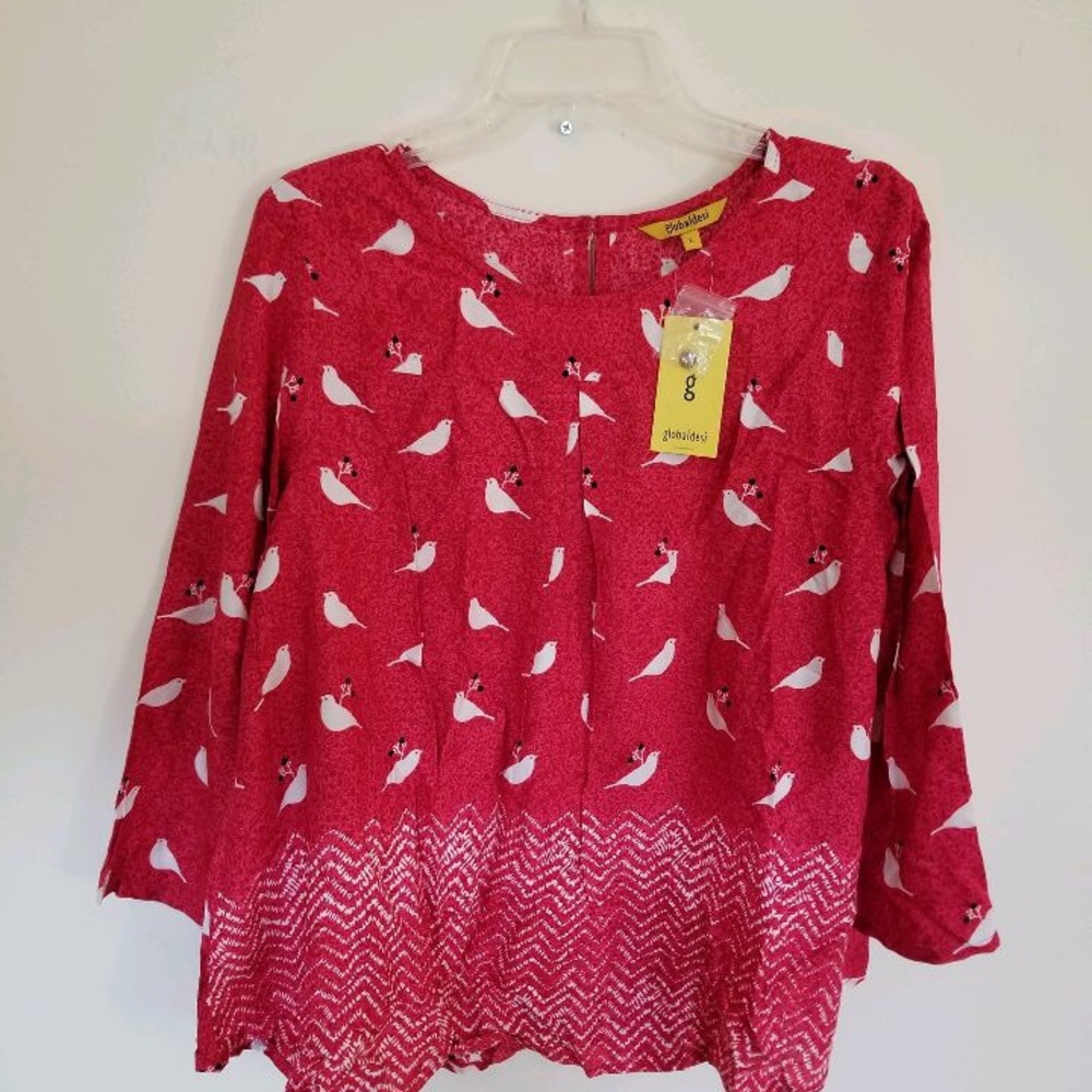 NWT Red and white bird print top.